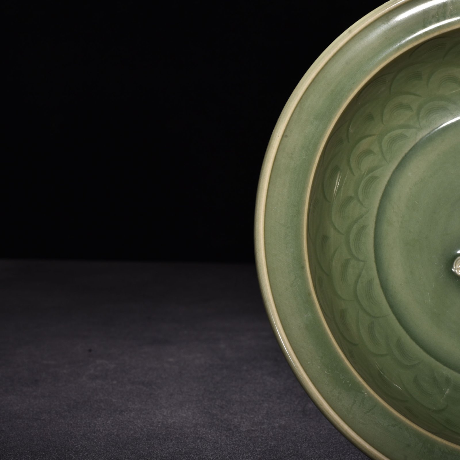 Song Dynasty Longquan kiln plum celadon fish pattern folded rim plate