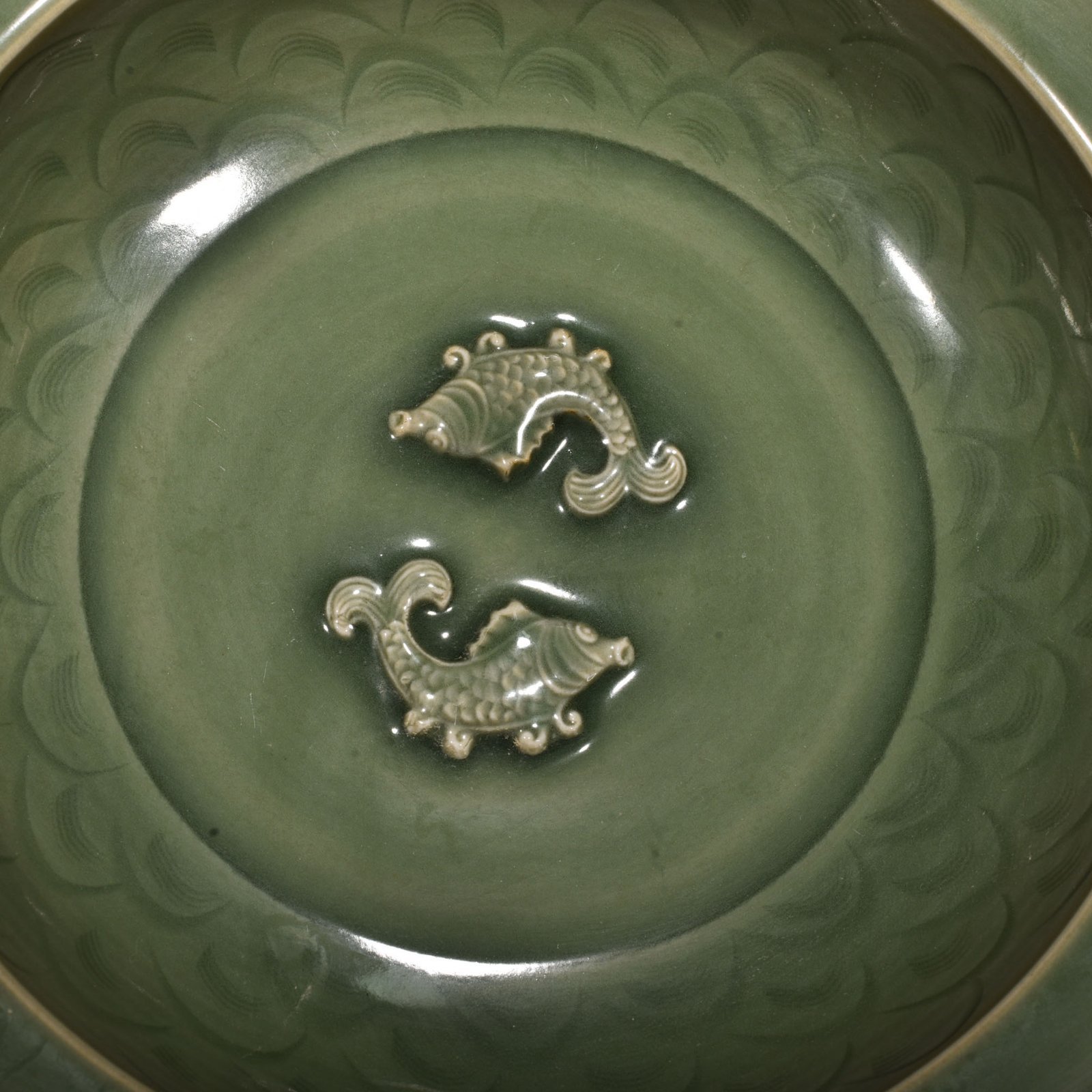 Song Dynasty Longquan kiln plum celadon fish pattern folded rim plate