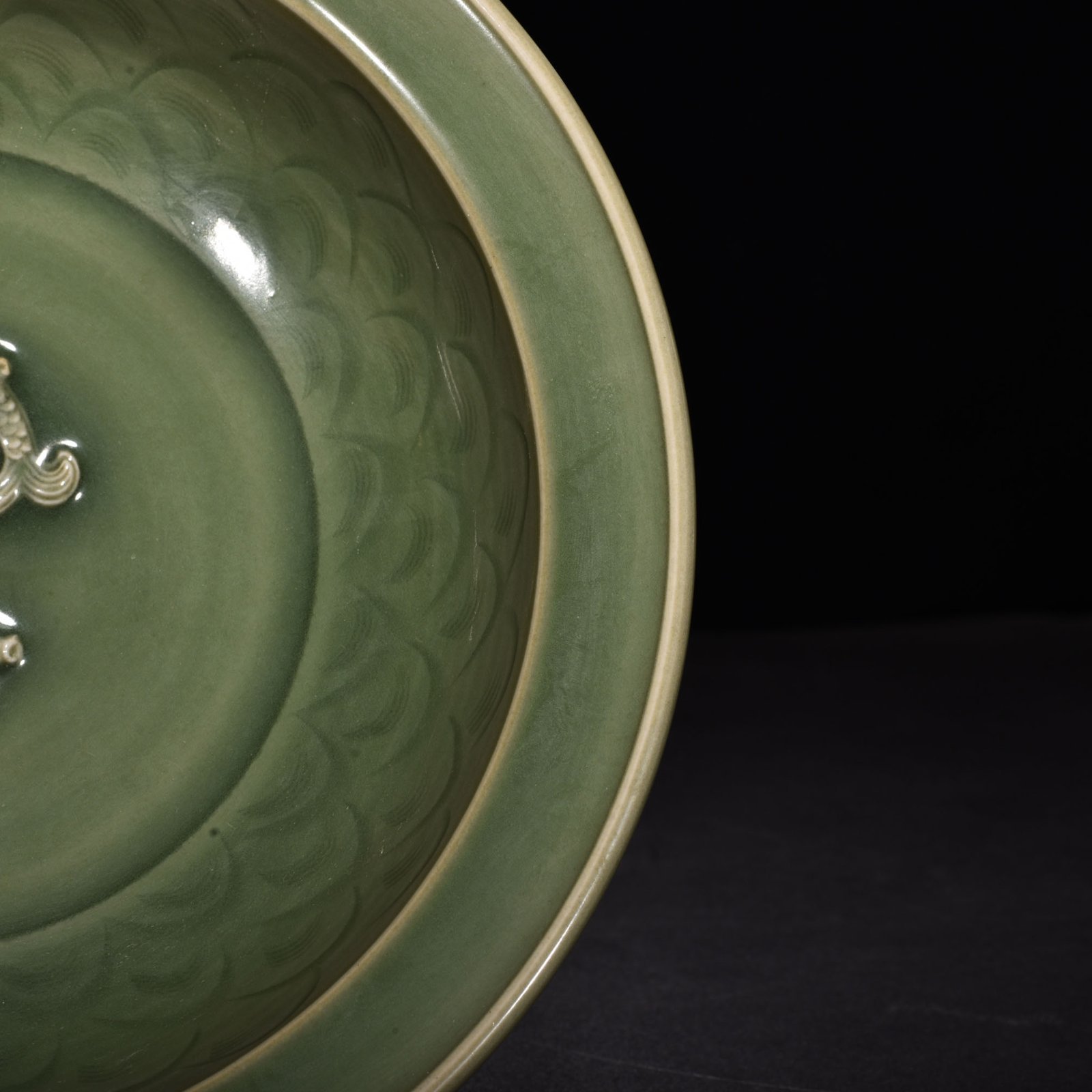 Song Dynasty Longquan kiln plum celadon fish pattern folded rim plate