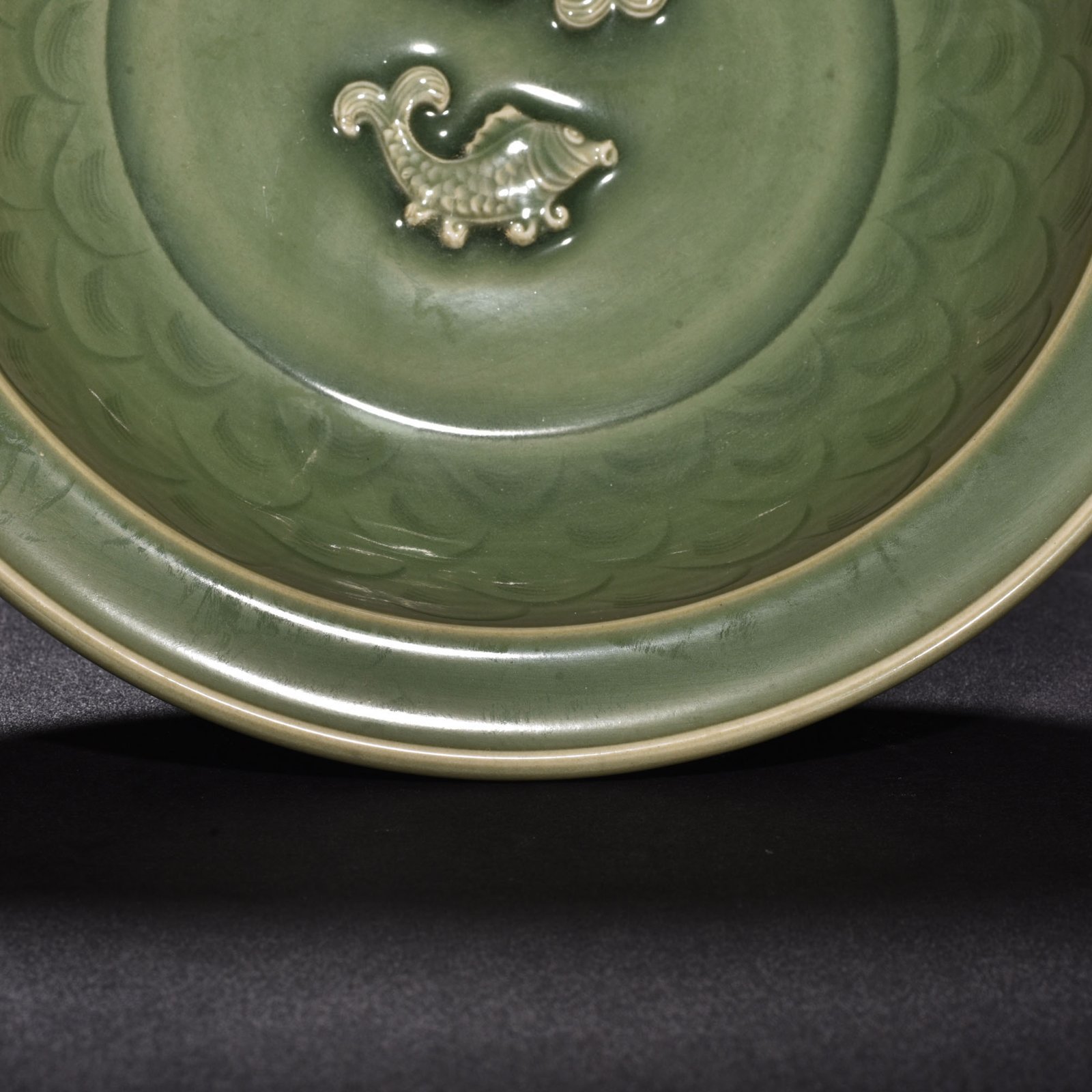 Song Dynasty Longquan kiln plum celadon fish pattern folded rim plate
