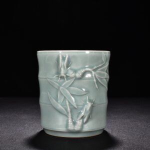 Song Dynasty Longquan kiln pink celadon glaze blockbuster bamboo pen holder