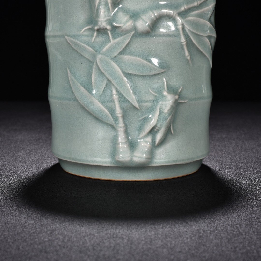 Song Dynasty Longquan kiln pink celadon glaze blockbuster bamboo pen holder