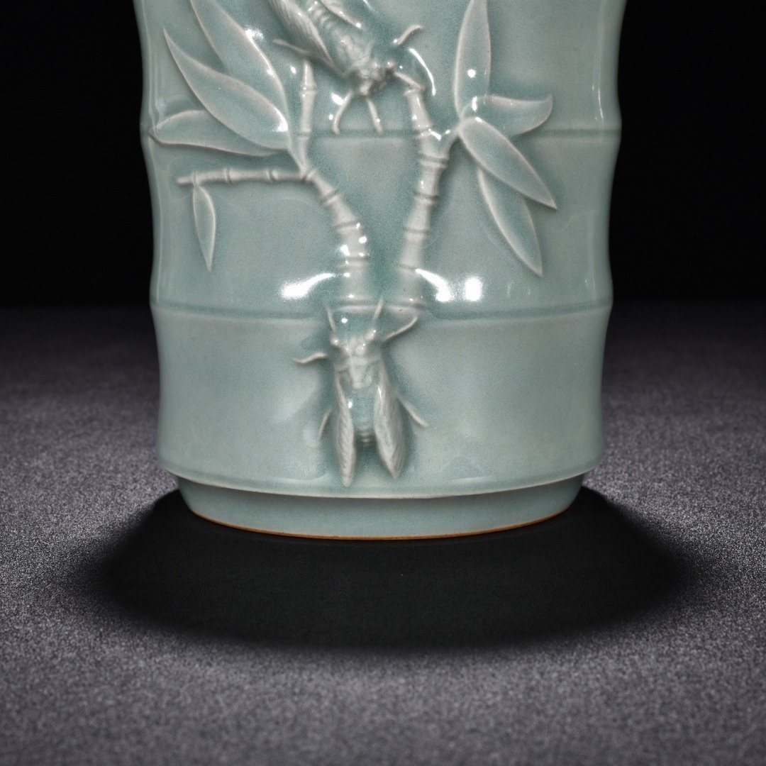 Song Dynasty Longquan kiln pink celadon glaze blockbuster bamboo pen holder