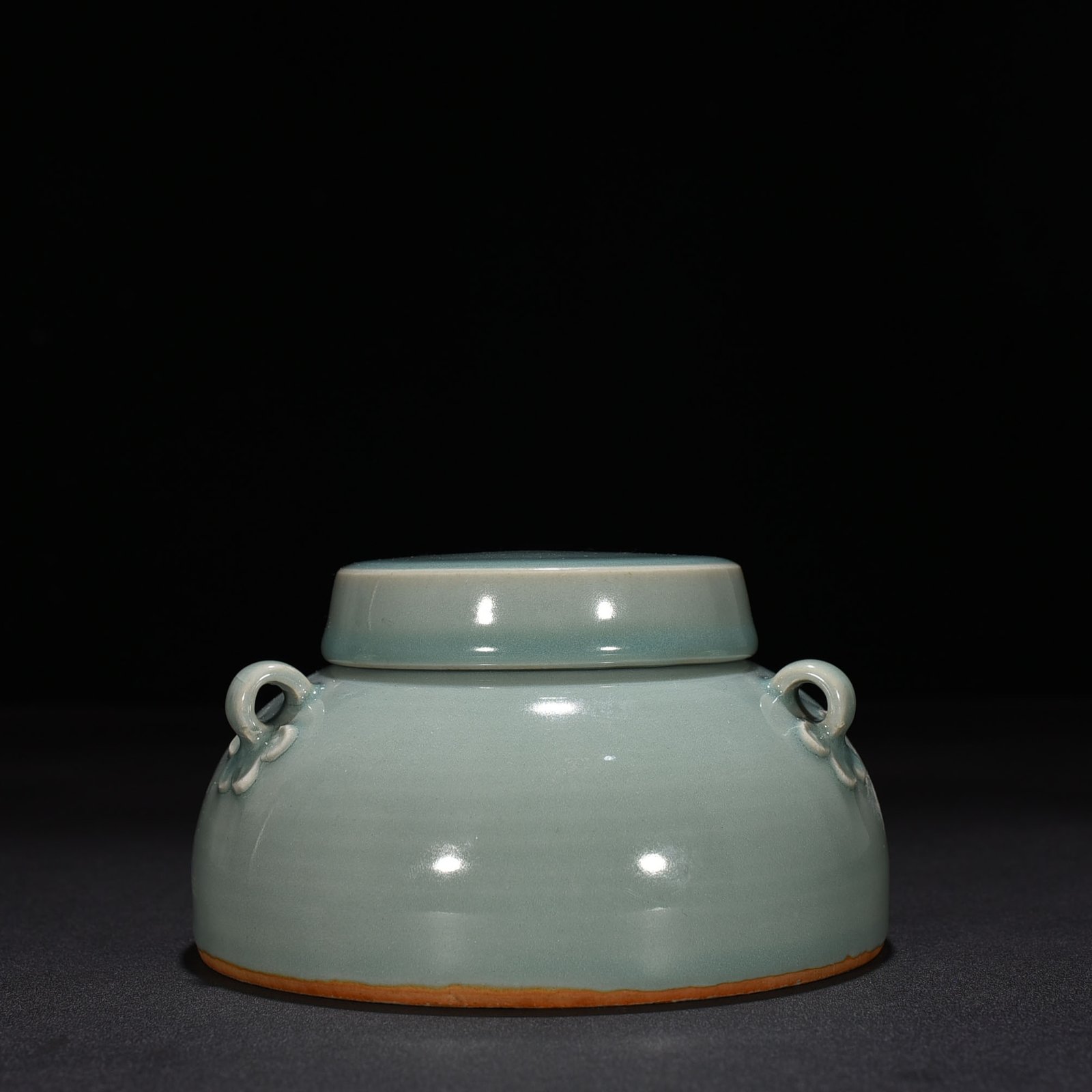 Song Dynasty Longquan kiln pink celadon glaze three-series covered jar