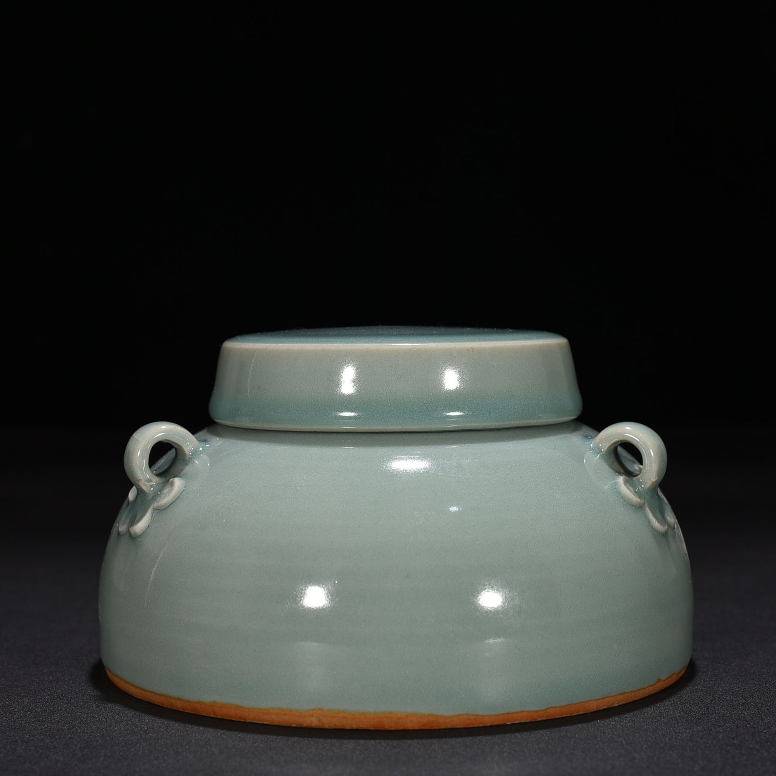 Song Dynasty Longquan kiln pink celadon glaze three-series covered jar