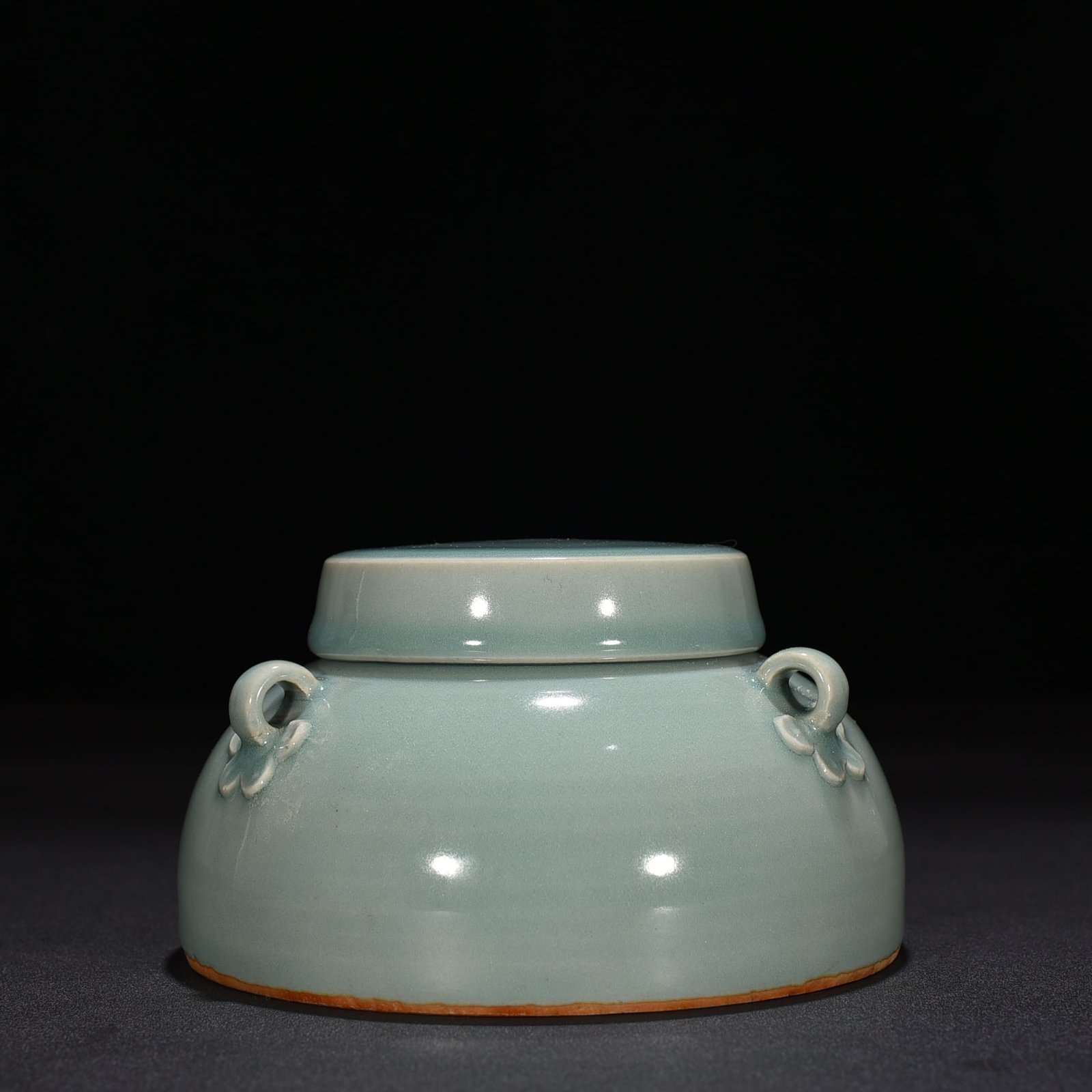 Song Dynasty Longquan kiln pink celadon glaze three-series covered jar