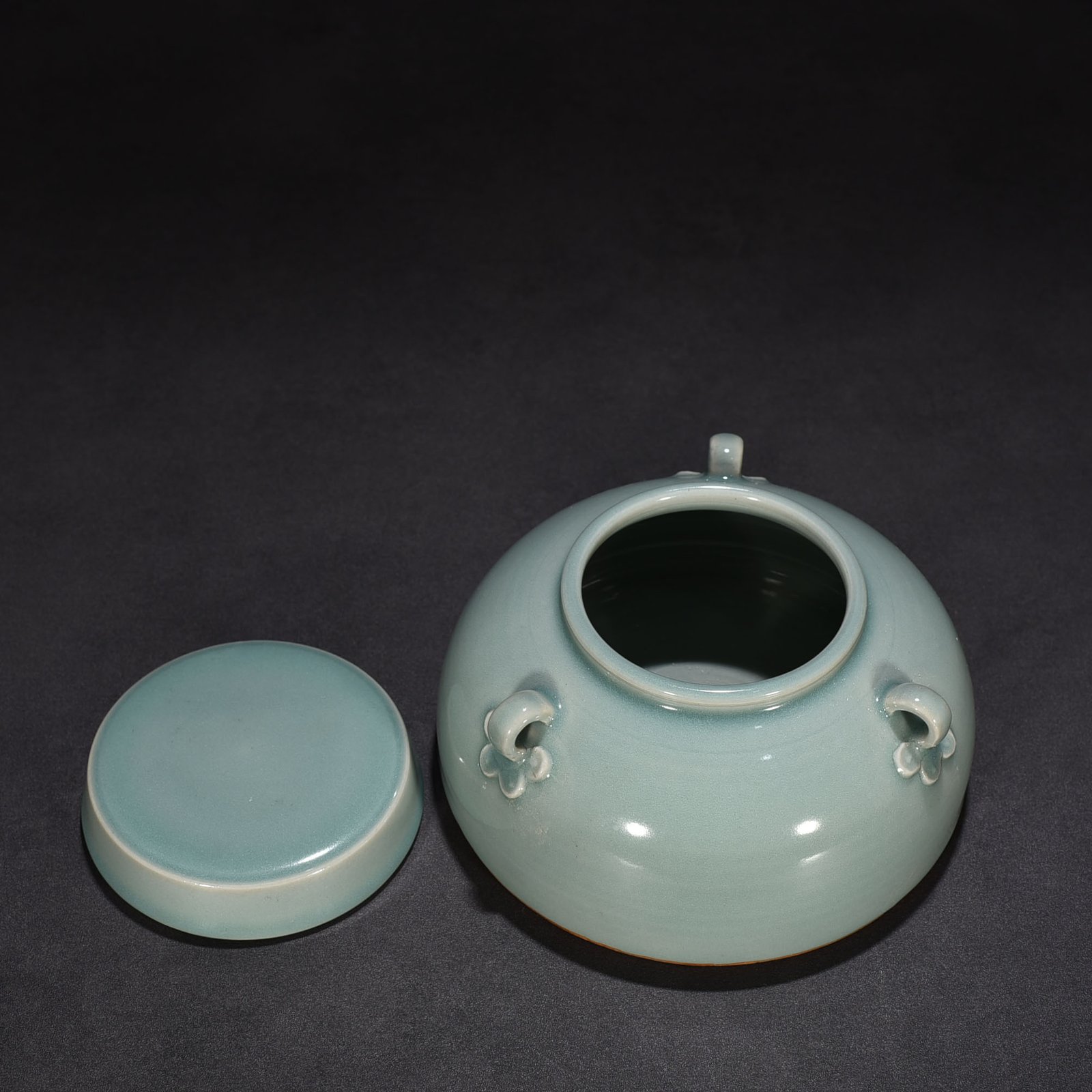 Song Dynasty Longquan kiln pink celadon glaze three-series covered jar
