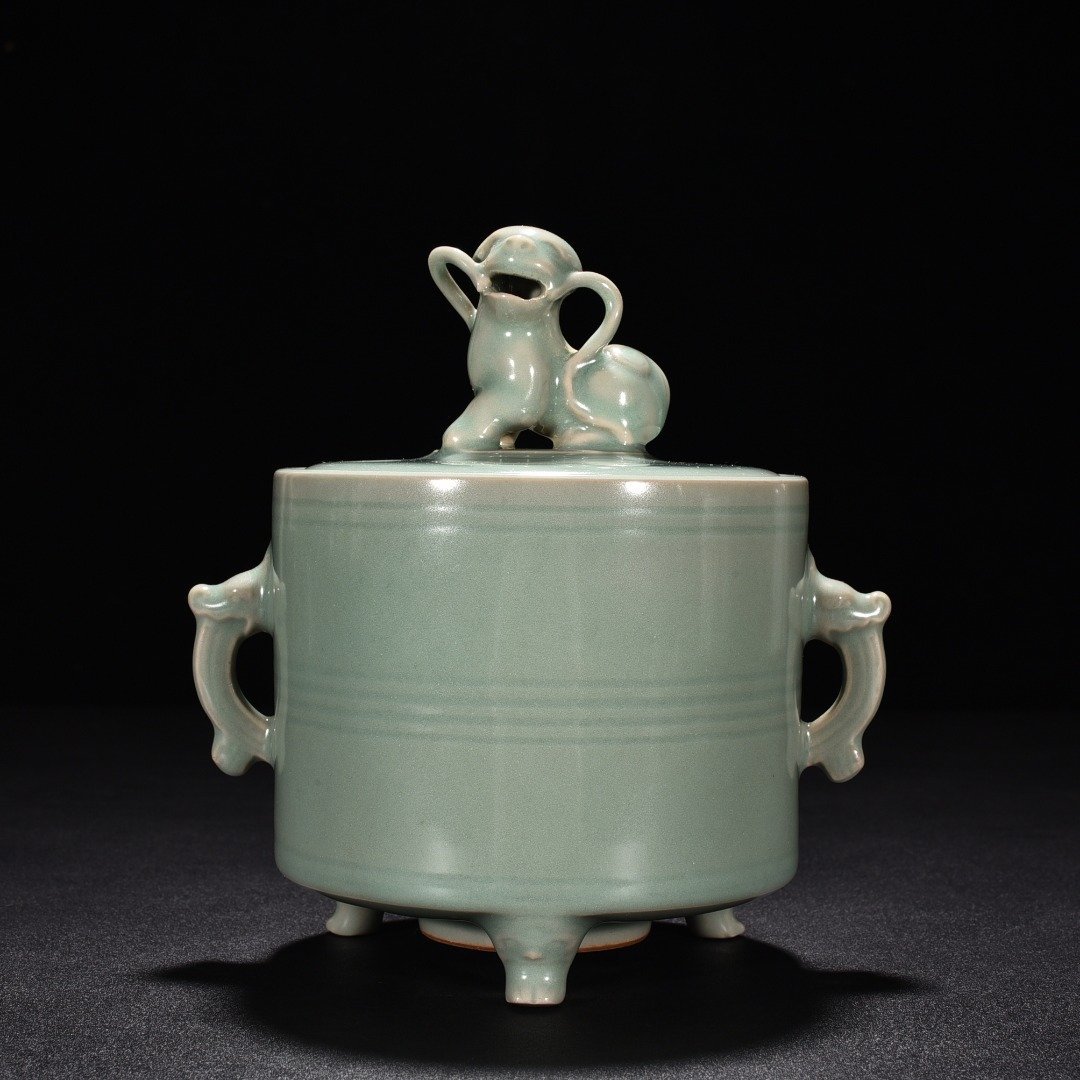 Song Dynasty Longquan kiln pink celadon glaze three-legged and double-eared smoker