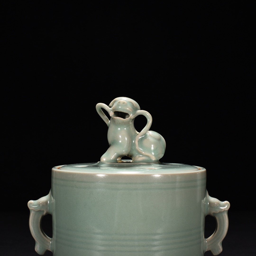 Song Dynasty Longquan kiln pink celadon glaze three-legged and double-eared smoker