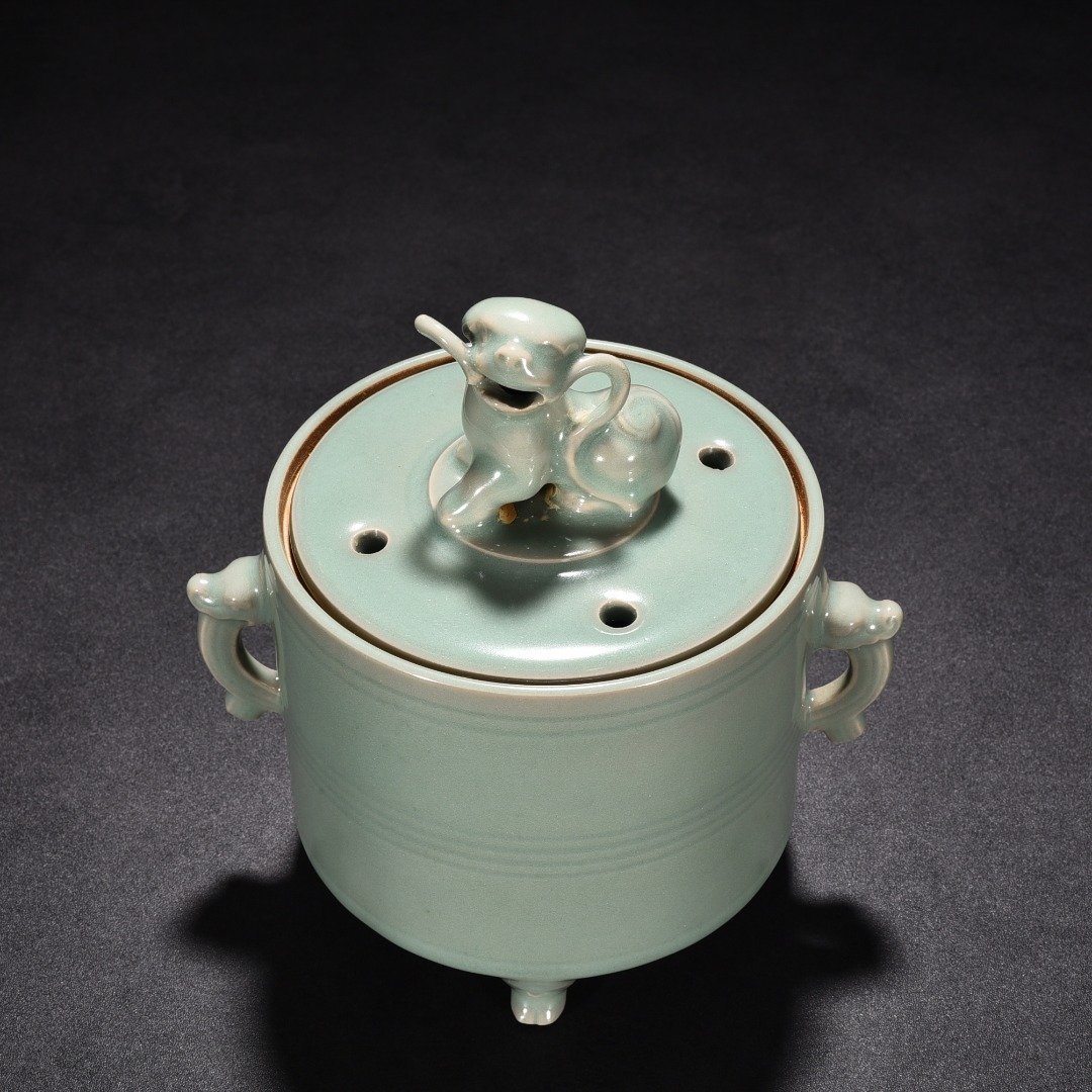 Song Dynasty Longquan kiln pink celadon glaze three-legged and double-eared smoker
