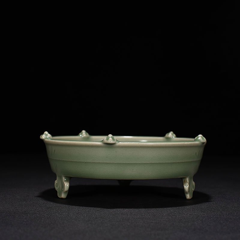 Song Dynasty Longquan kiln pink green glaze three-legged wash