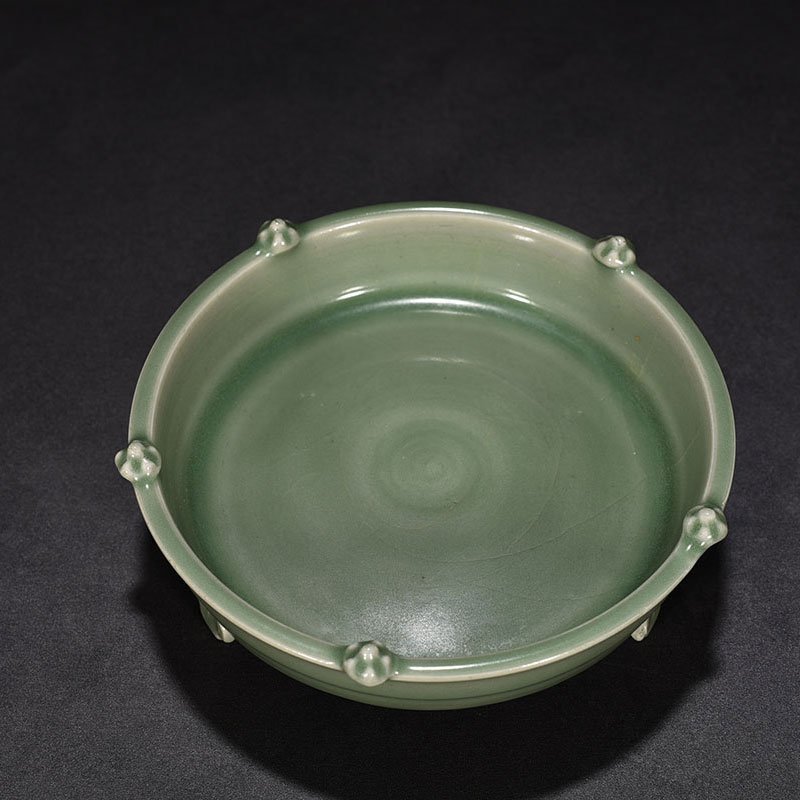 Song Dynasty Longquan kiln pink green glaze three-legged wash