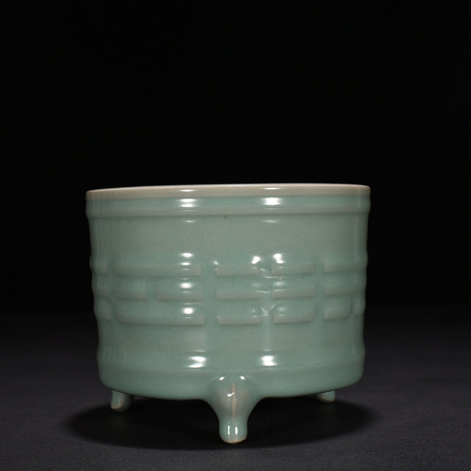 Song Dynasty Longquan kiln pink celadon glaze Bagua Xian furnace