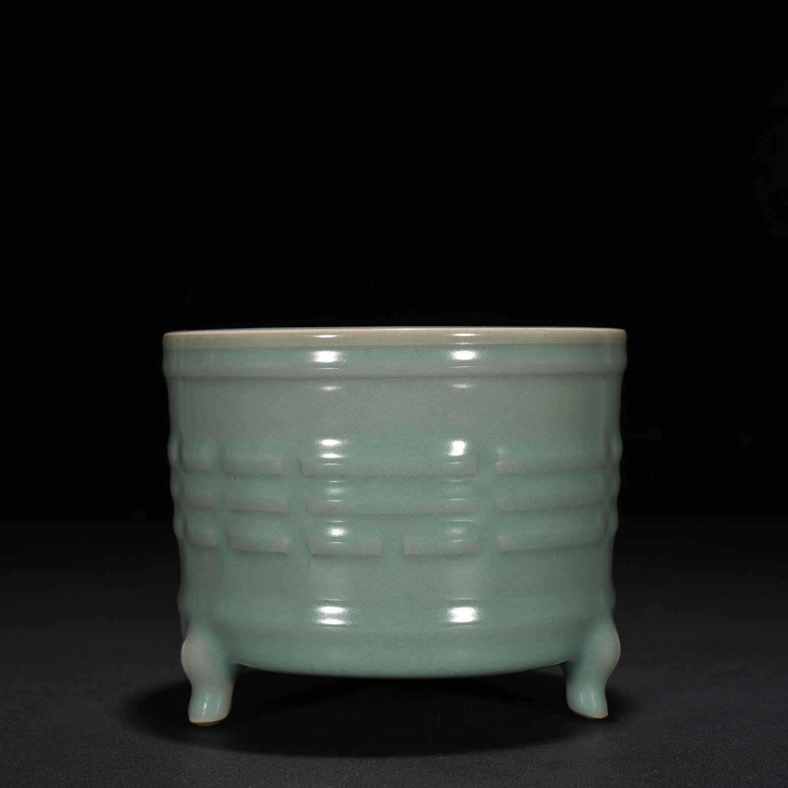 Song Dynasty Longquan kiln pink celadon glaze Bagua Xian furnace