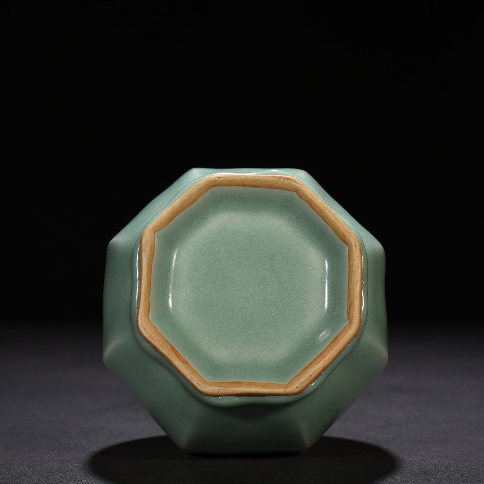 Song Dynasty Longquan kiln pink celadon eight-lined clear bottle