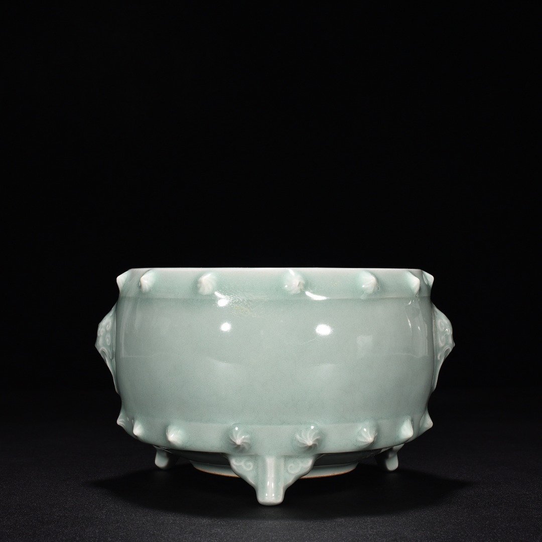 Song Dynasty Longquan kiln pink celadon glaze animal ear drum nail furnace
