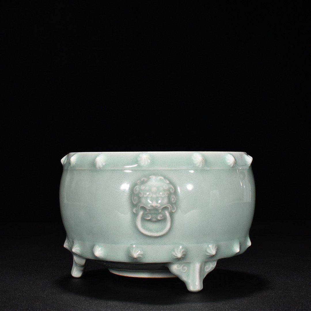Song Dynasty Longquan kiln pink celadon glaze animal ear drum nail furnace