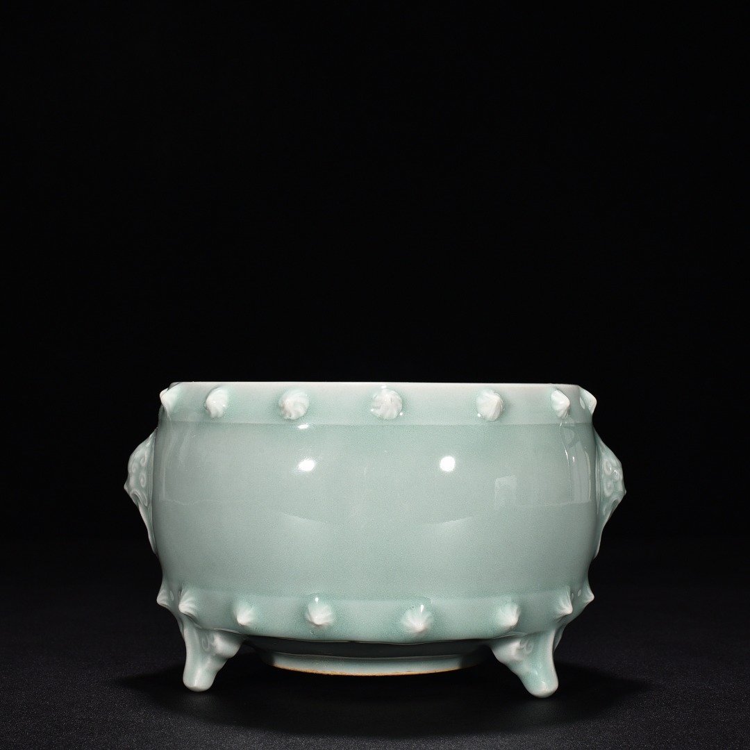 Song Dynasty Longquan kiln pink celadon glaze animal ear drum nail furnace