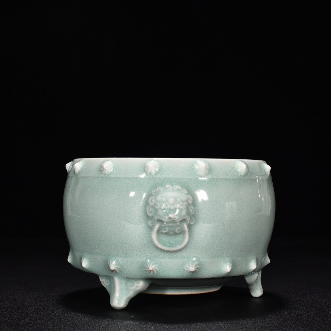 Song Dynasty Longquan kiln pink celadon glaze animal ear drum nail furnace