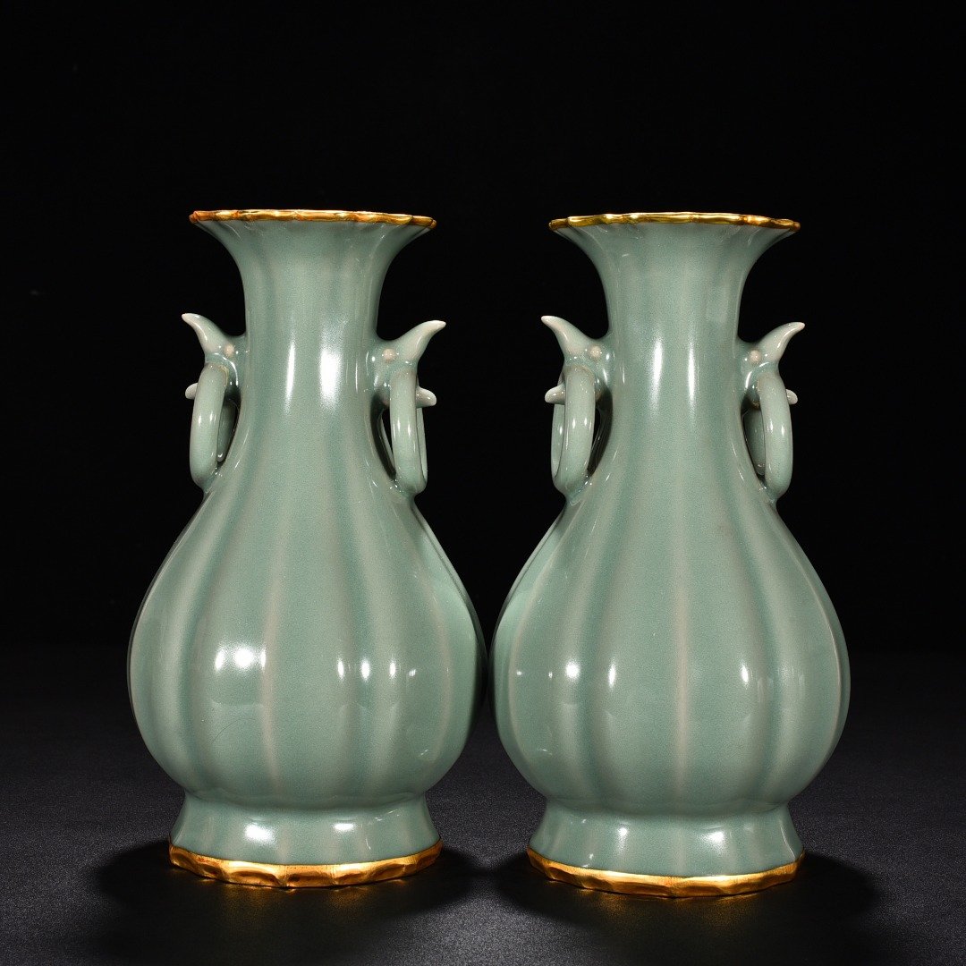 Song Dynasty Longquan kiln pink celadon glaze scraped edge amphora