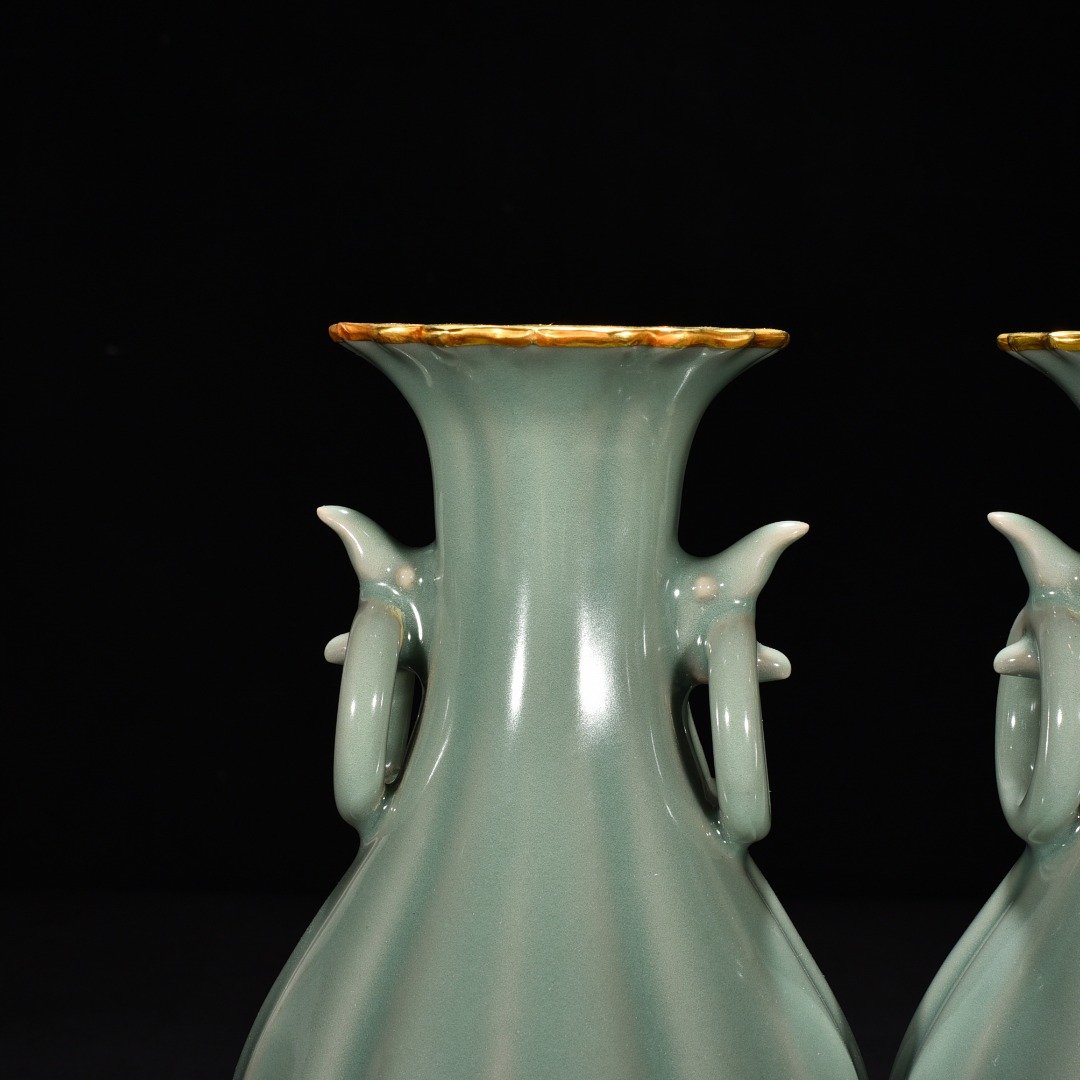 Song Dynasty Longquan kiln pink celadon glaze scraped edge amphora