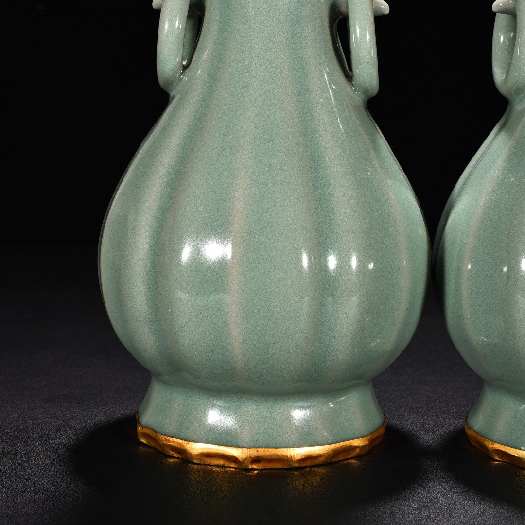 Song Dynasty Longquan kiln pink celadon glaze scraped edge amphora