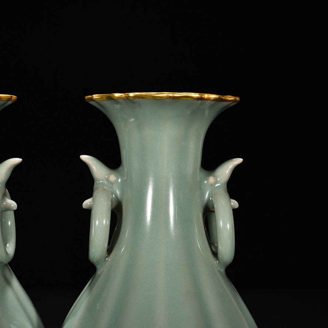 Song Dynasty Longquan kiln pink celadon glaze scraped edge amphora