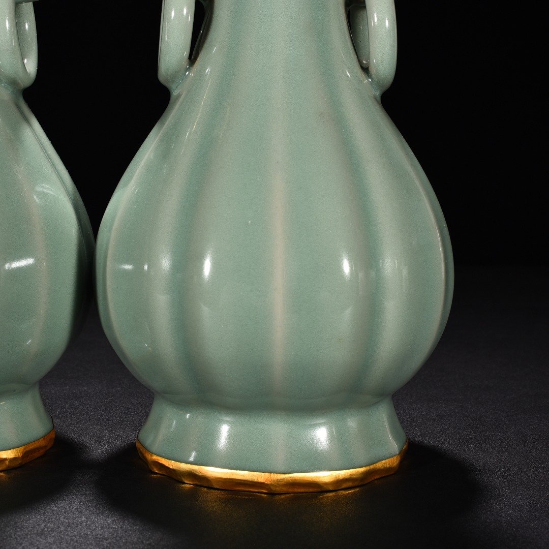 Song Dynasty Longquan kiln pink celadon glaze scraped edge amphora