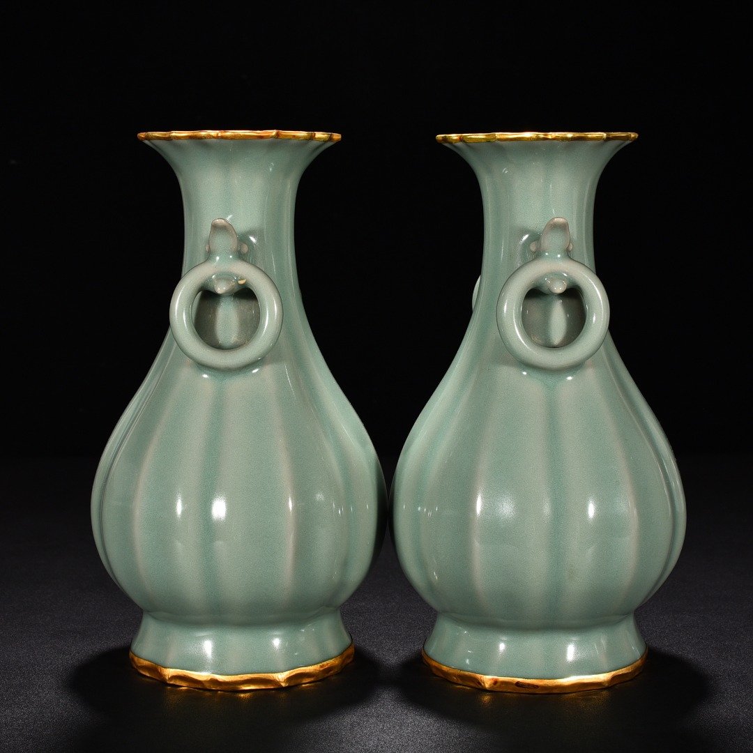 Song Dynasty Longquan kiln pink celadon glaze scraped edge amphora