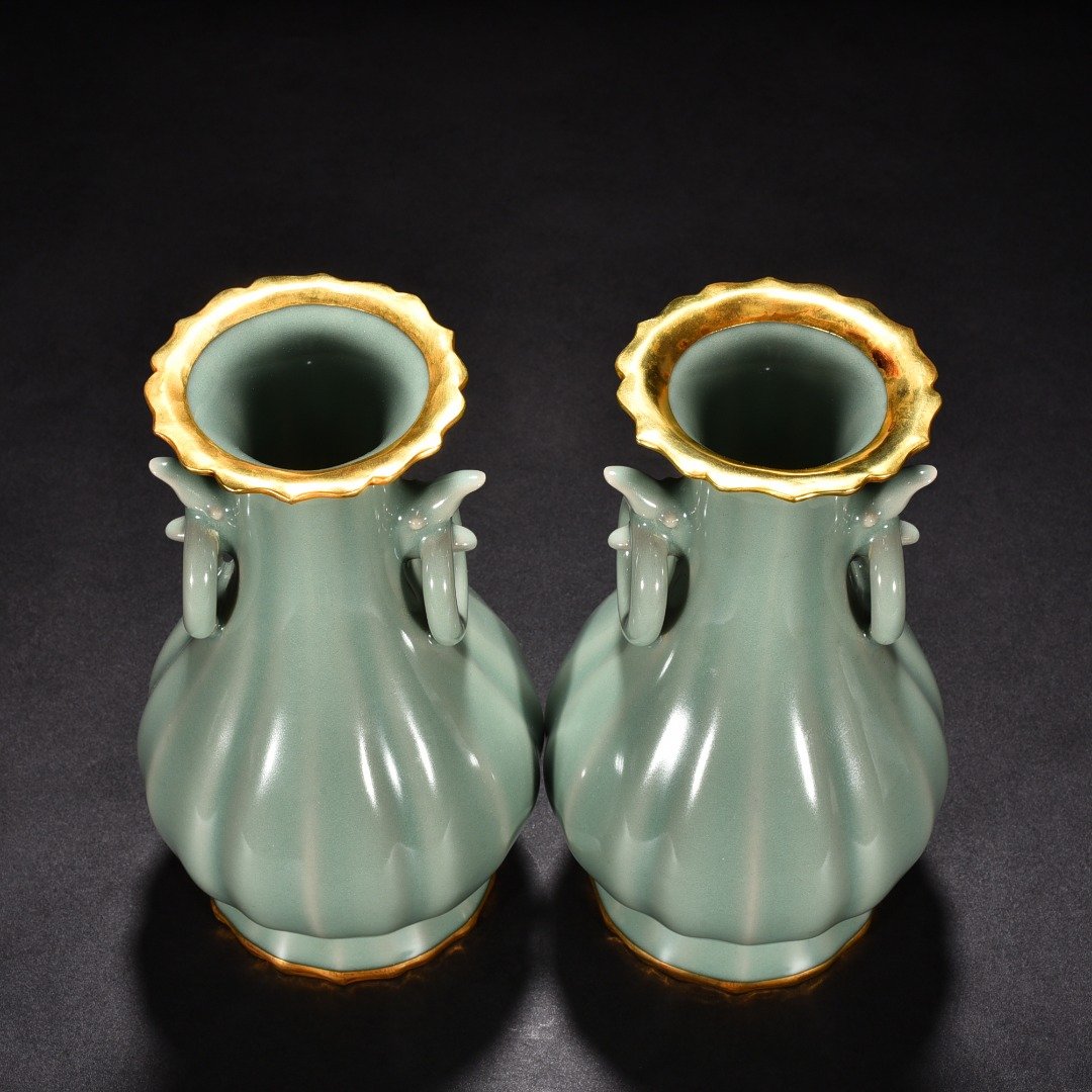 Song Dynasty Longquan kiln pink celadon glaze scraped edge amphora