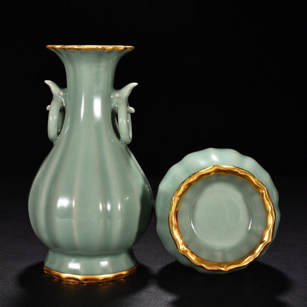 Song Dynasty Longquan kiln pink celadon glaze scraped edge amphora