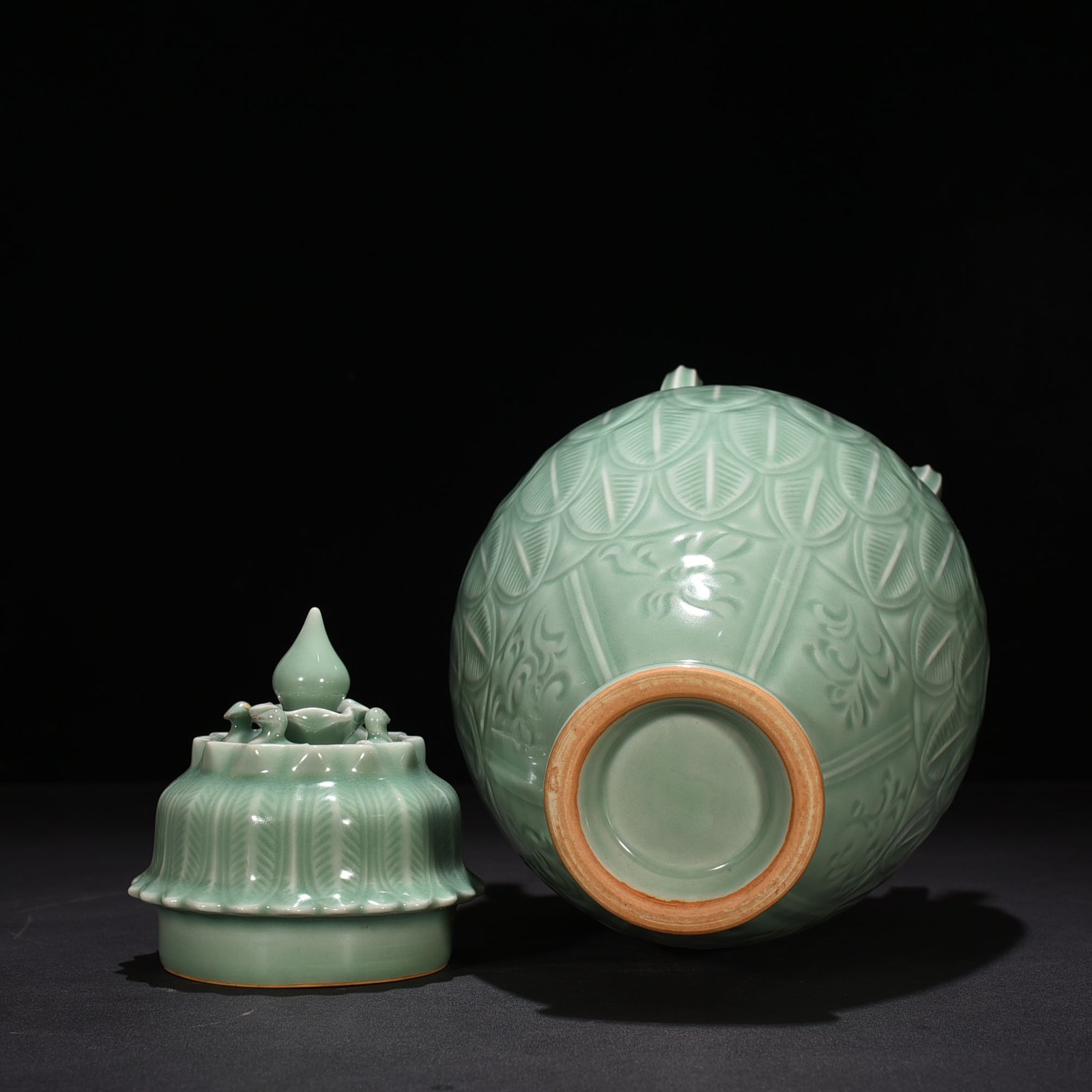 Song Dynasty Longquan kiln pink green glaze five-tube vase with banana leaf pattern