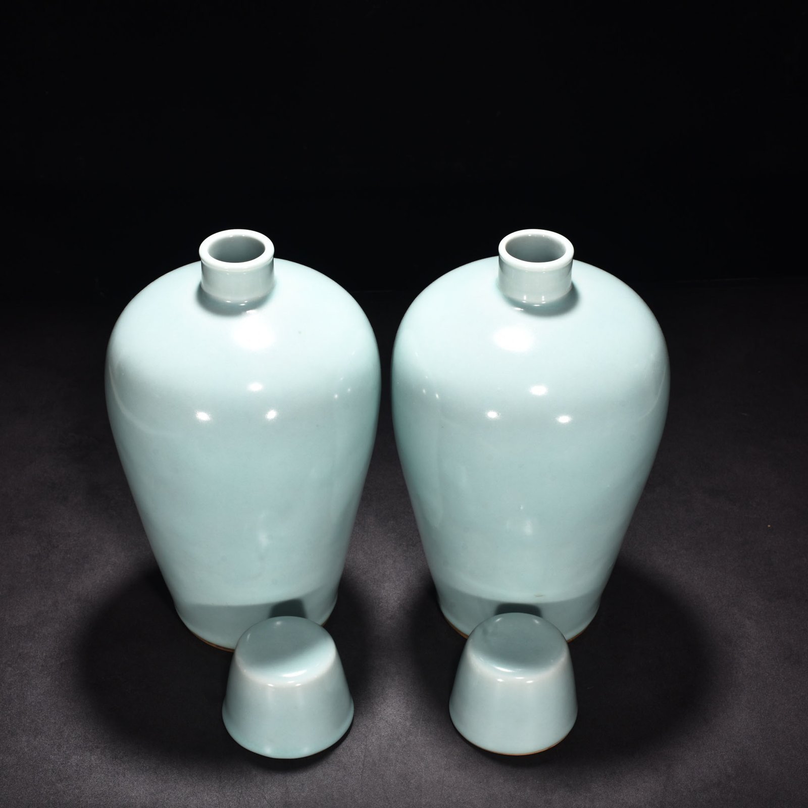 Song Dynasty Longquan kiln pink celadon glaze plum vase with lid