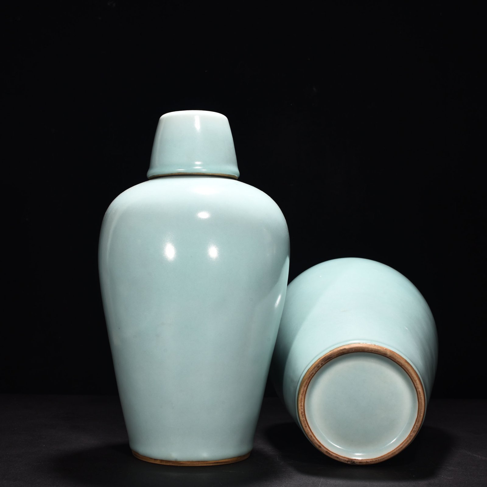 Song Dynasty Longquan kiln pink celadon glaze plum vase with lid