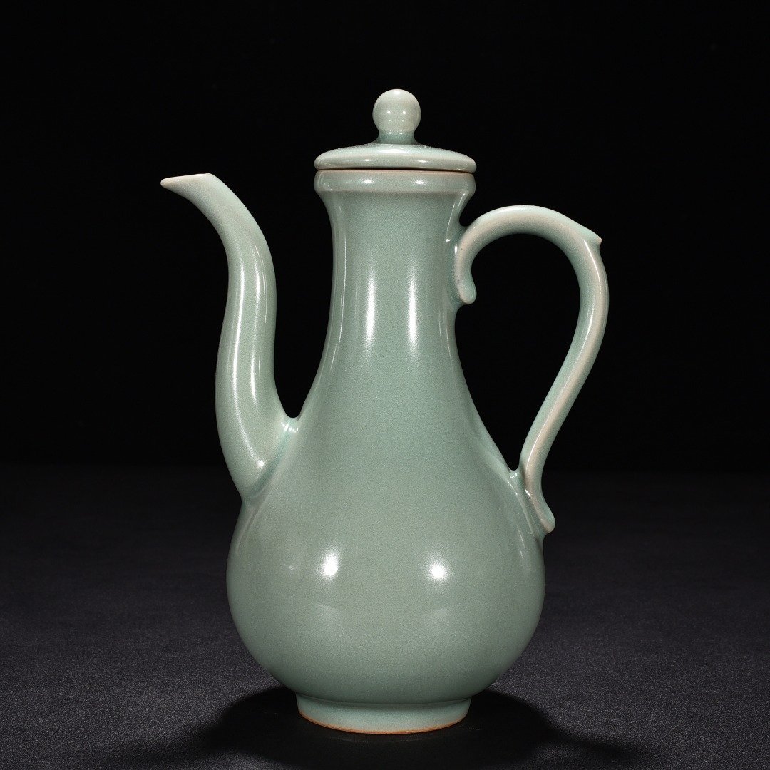 Song Dynasty Longquan kiln pink celadon glaze ewer