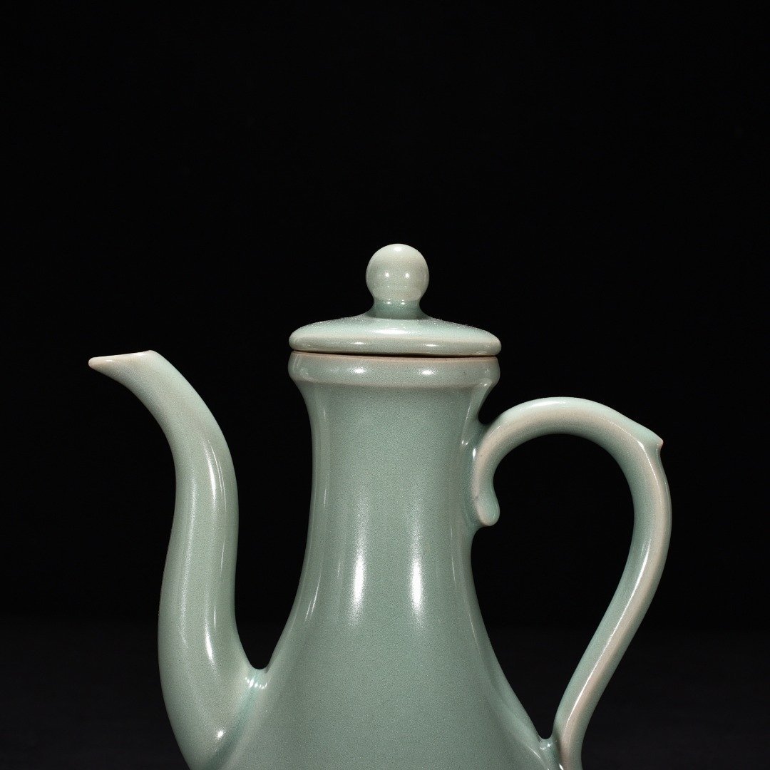 Song Dynasty Longquan kiln pink celadon glaze ewer