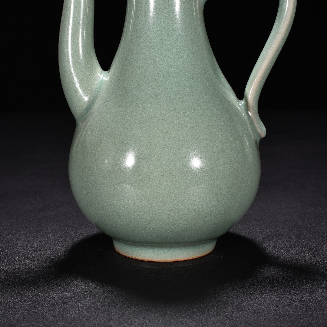 Song Dynasty Longquan kiln pink celadon glaze ewer