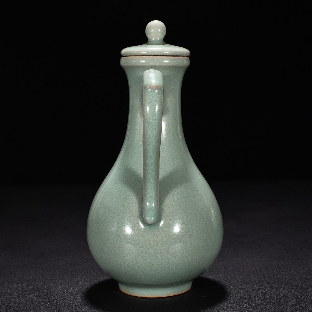 Song Dynasty Longquan kiln pink celadon glaze ewer