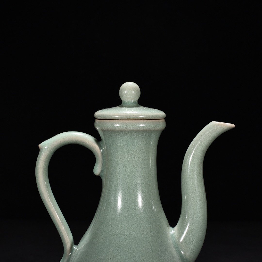 Song Dynasty Longquan kiln pink celadon glaze ewer