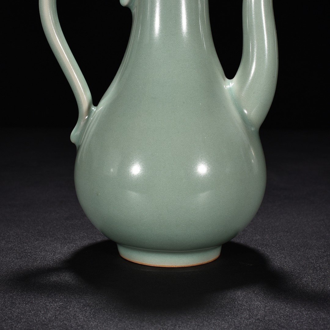 Song Dynasty Longquan kiln pink celadon glaze ewer