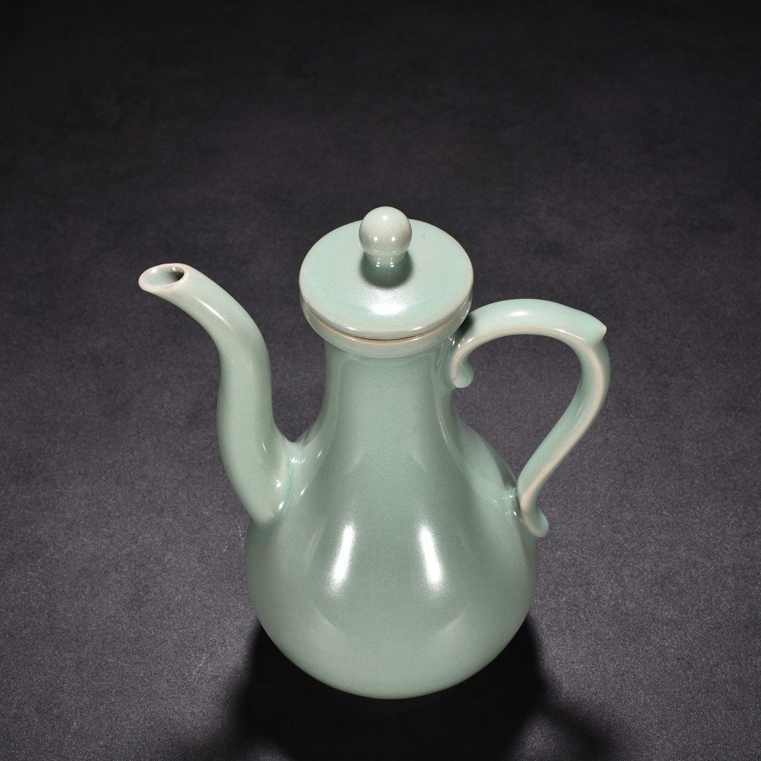 Song Dynasty Longquan kiln pink celadon glaze ewer