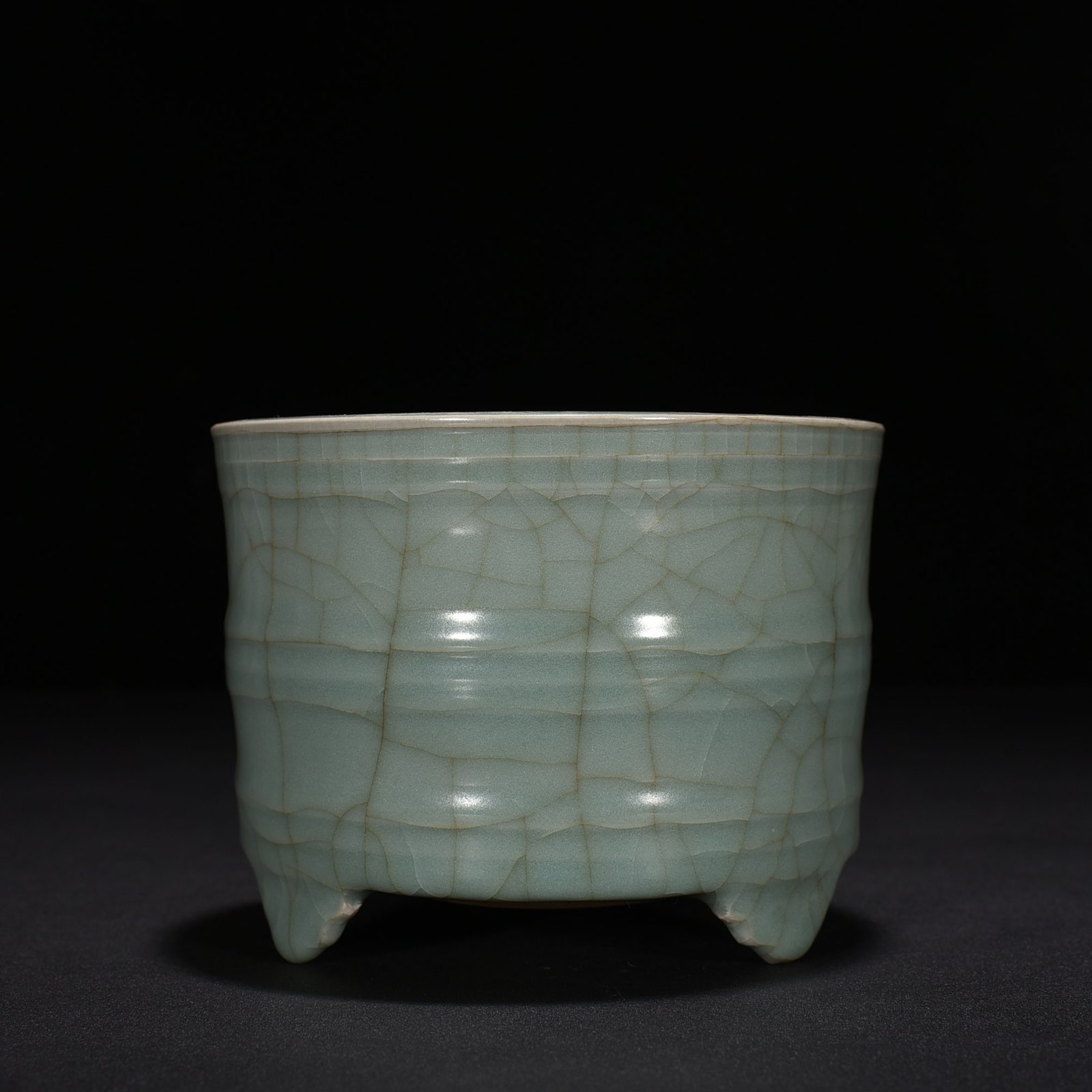 Song Dynasty Longquan kiln pink celadon glaze dazzling pattern