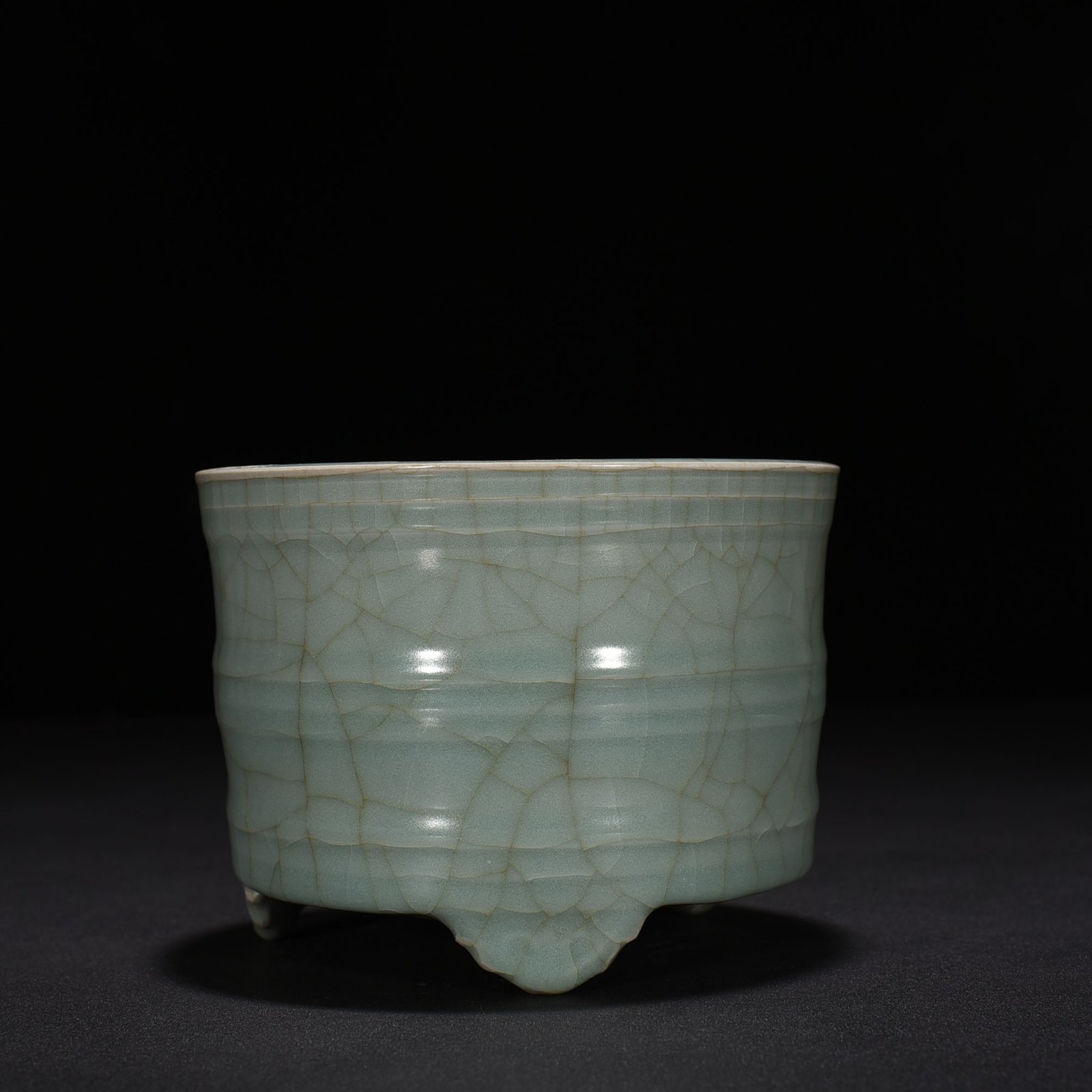 Song Dynasty Longquan kiln pink celadon glaze dazzling pattern