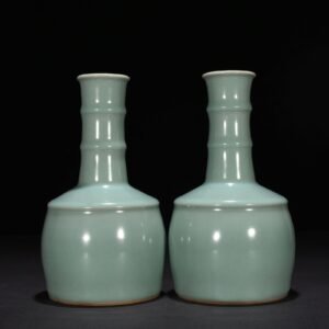 Song Dynasty Longquan kiln pink celadon glaze paper mallet bottle