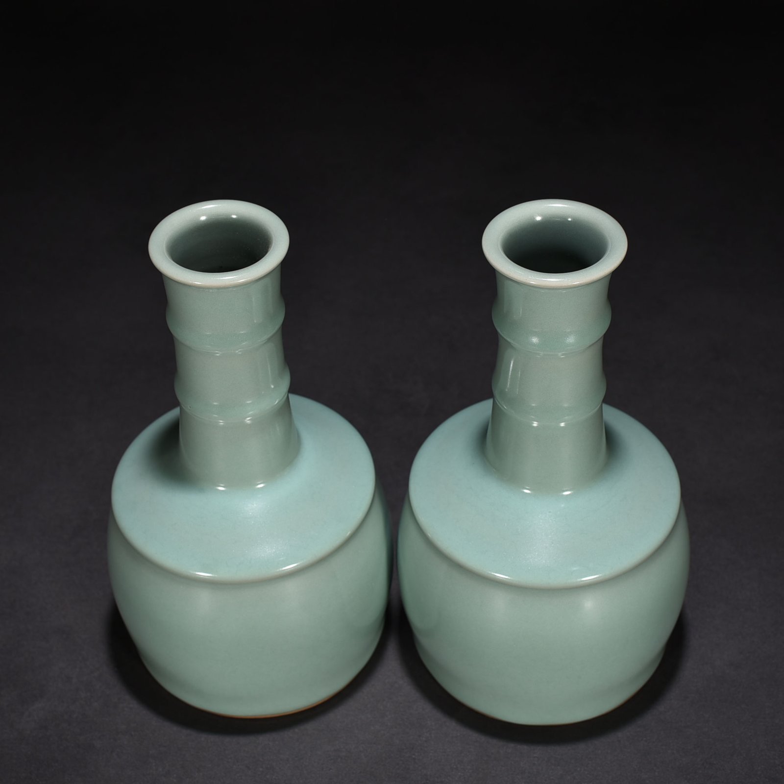 Song Dynasty Longquan kiln pink celadon glaze paper mallet bottle