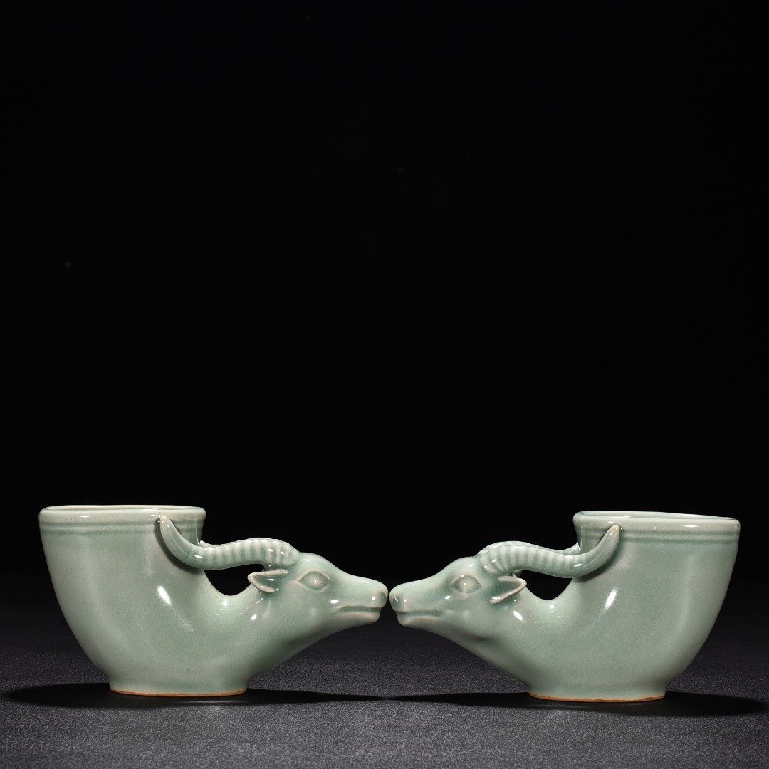 Song Dynasty Longquan kiln pink celadon glazed horn cup