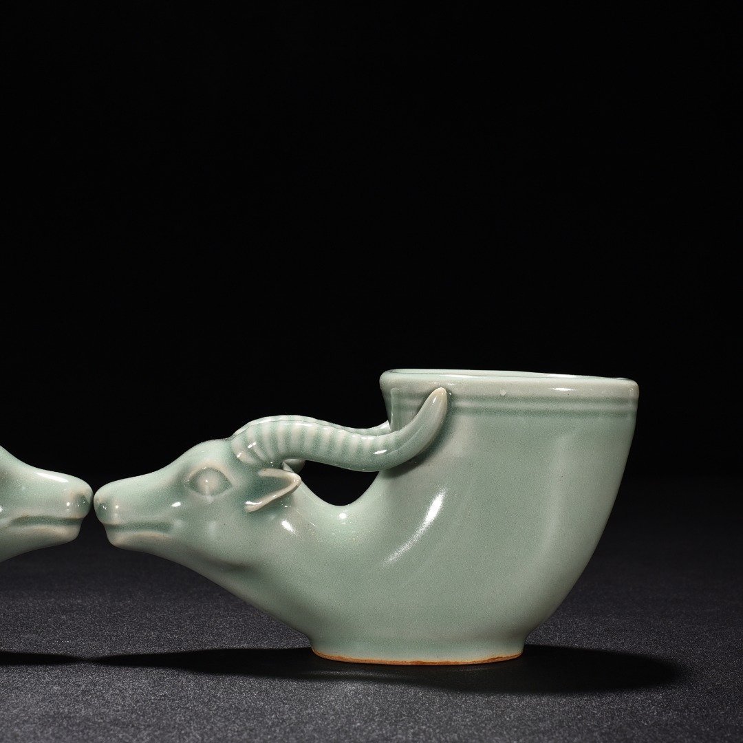 Song Dynasty Longquan kiln pink celadon glazed horn cup