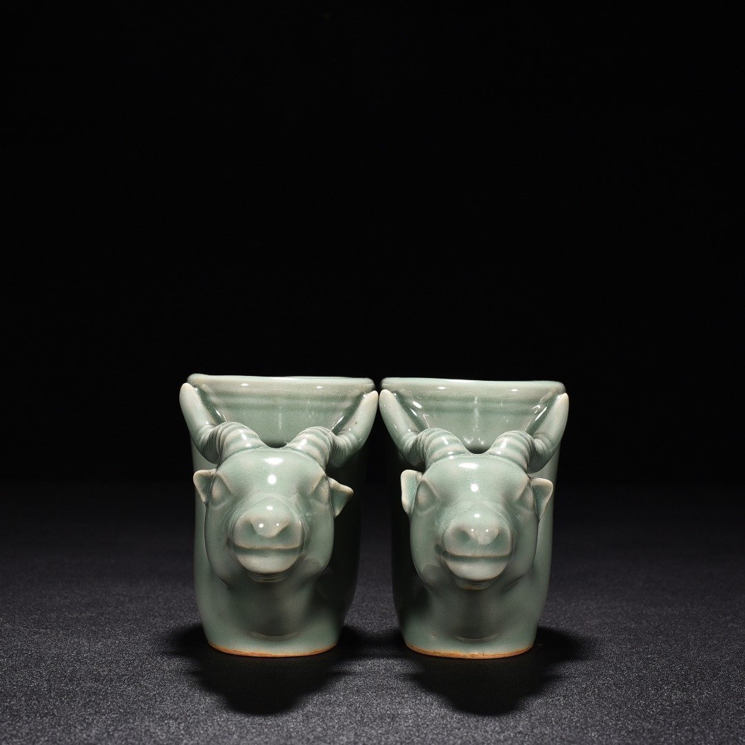 Song Dynasty Longquan kiln pink celadon glazed horn cup