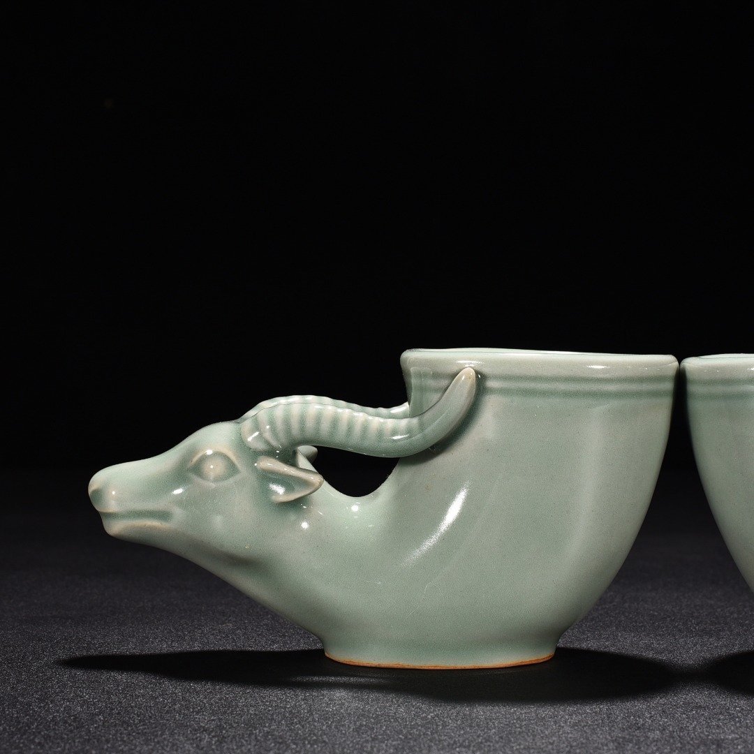 Song Dynasty Longquan kiln pink celadon glazed horn cup