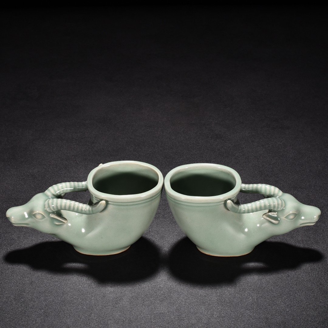 Song Dynasty Longquan kiln pink celadon glazed horn cup